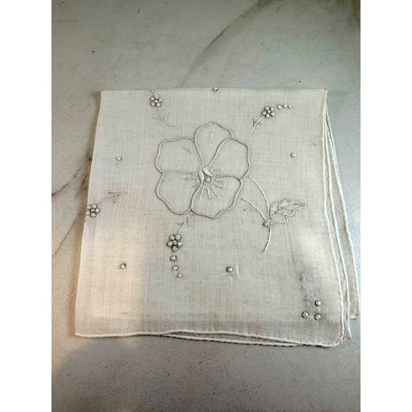 4 Vintage Embroidered white handkerchiefs - Picture 2 of 5